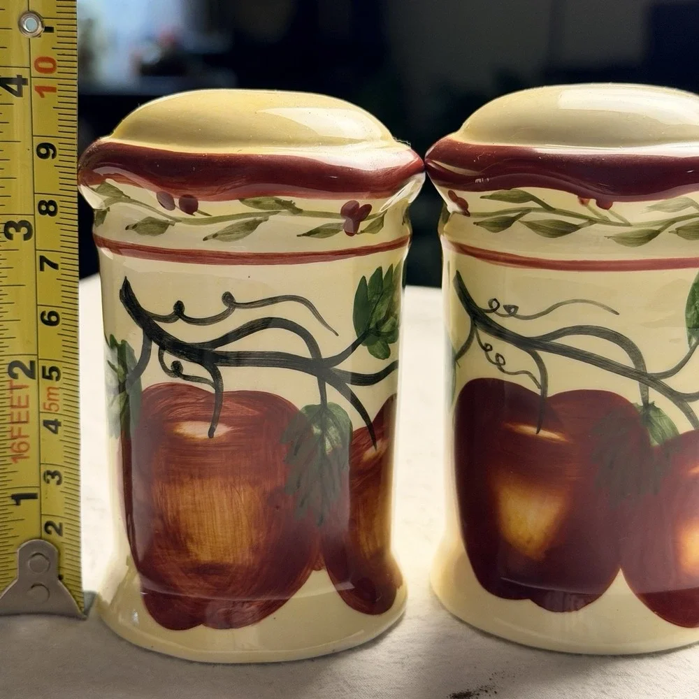 Apple Salt And Pepper Shakers Vintage Country Cottagecore